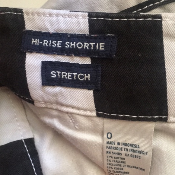 Black and white shorts - Picture 4 of 4